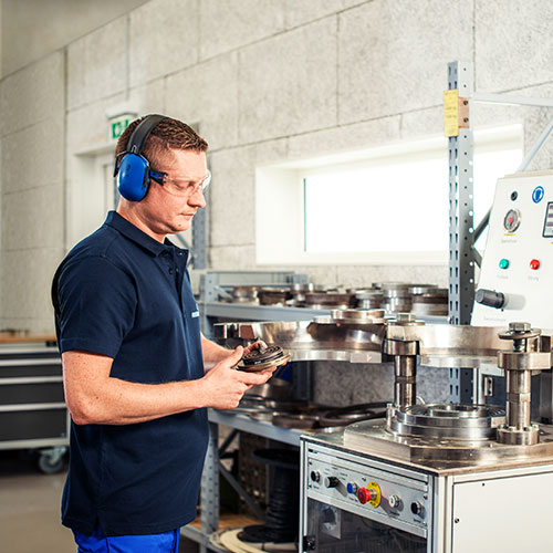 Reconditioning of performance-defining components A mechanic repairing a valve